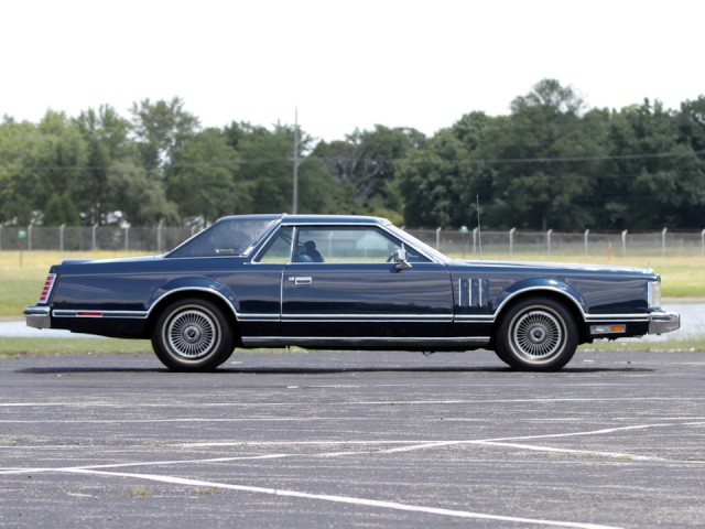 1977-79 Lincoln Continental Mark V — успех вопреки здравому смыслу