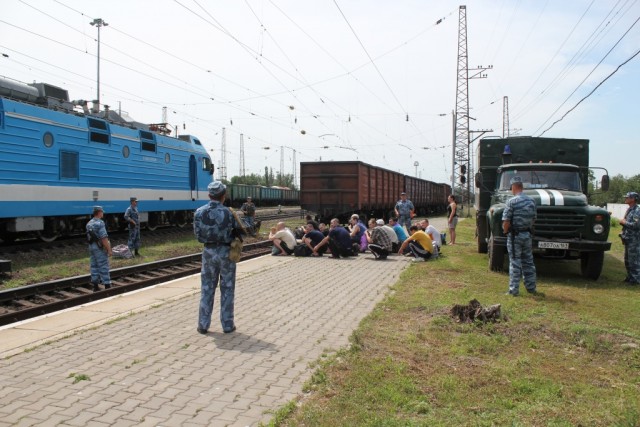 На Пугачеву обрушились с критикой за езду на автомобиле по перрону