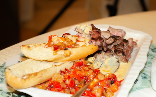 Кулинария: Филадельфийский Сырный Стейк или Фили Стейк.