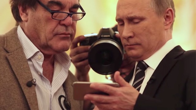 Такого еще не было: Трамп выключил свет в Овальном кабинете и показал президенту ЮАР видеоролики с политиками страны, призывающими к убийству белых.
