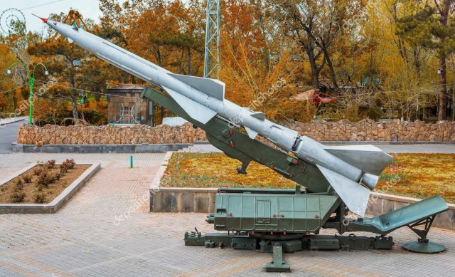 В западных соцсетях завирусился кадр с гигантской ракетой прямо во дворе — речь о памятнике «Союз-У» в Байконуре