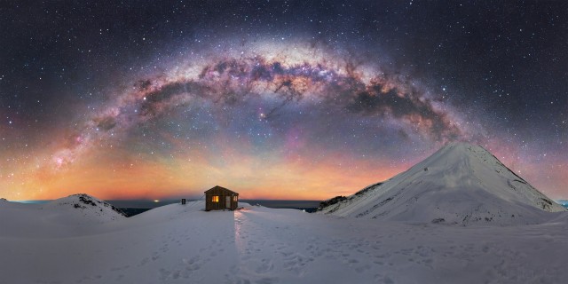 Лучшие снимки Млечного Пути по итогам конкурса Milky Way Photographer of the Year 2026.