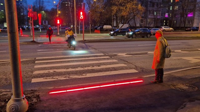 В Москве начали тестировать цветную разметку