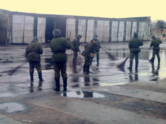 С таким то военкомом, захотелось снова в Армию...