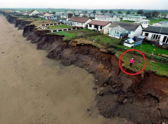 Десятки домов скоро рухнут в море на самом быстроразрушающемся побережье Великобритании