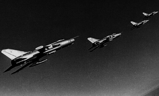 За что истребитель-бомбардировщик МиГ-27 получил прозвище «летающий балкон»?