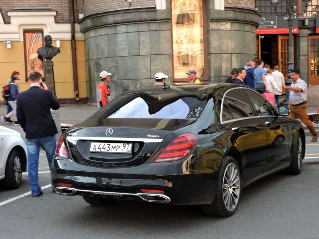 Кировский губернатор Игорь Васильев купил новый Maybach за бабки нацпроекта.