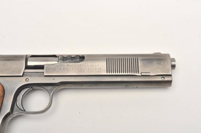Первый в ряду "Кольтов": Colt M1900