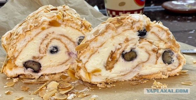 Рулет меренговый