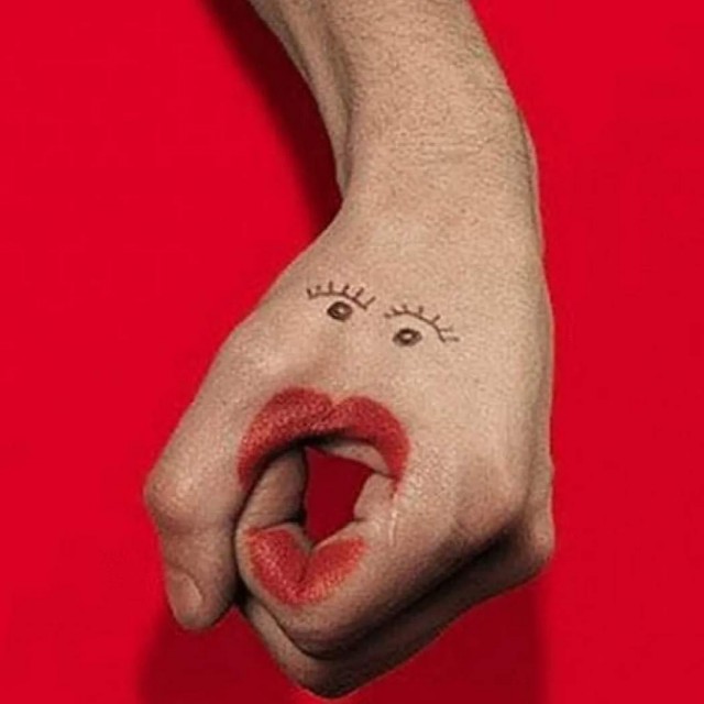 Девки совсем одурели. Куда мир катится?!