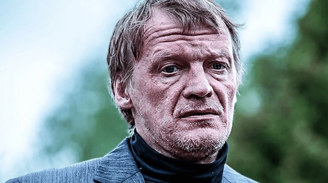 Притихший Алексей Серебряков