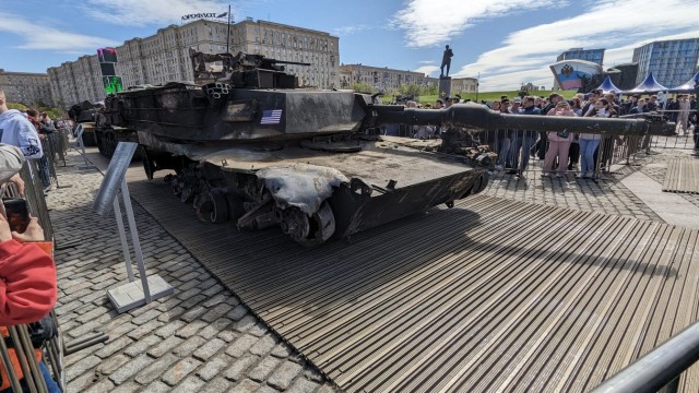 Выставка трофейной техники на Поклонке