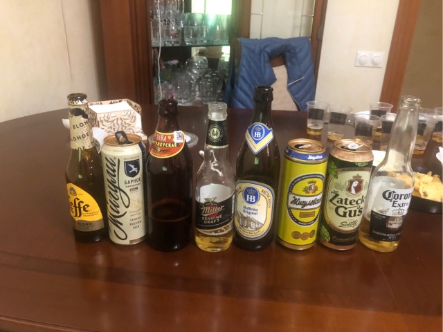Тестирует пиво