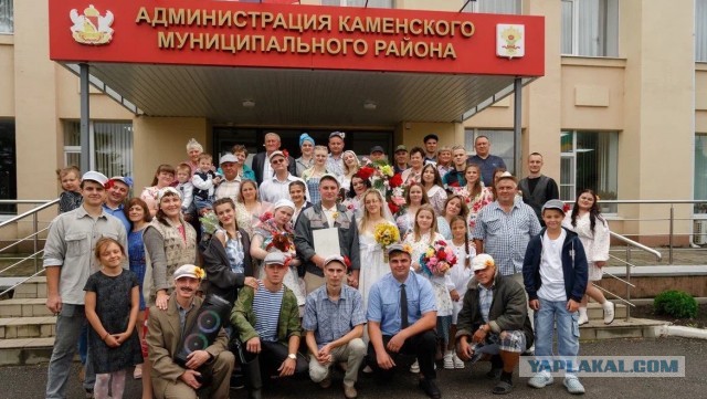 В Воронежской области молодожены сыграли свадьбу в сельском стиле