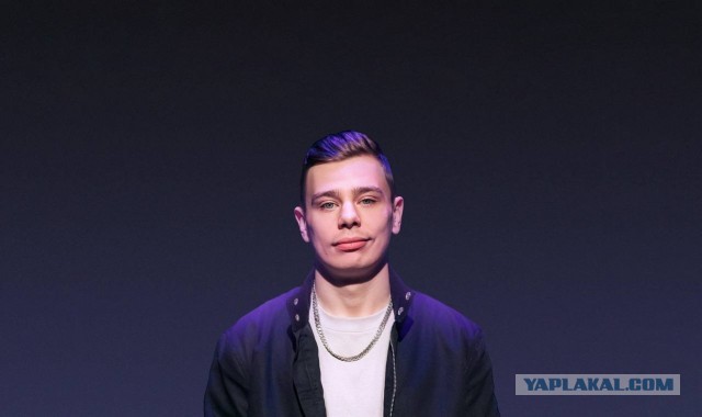 Российский стенд-ап комик заступился за консультантов известного российского бренда одежды.