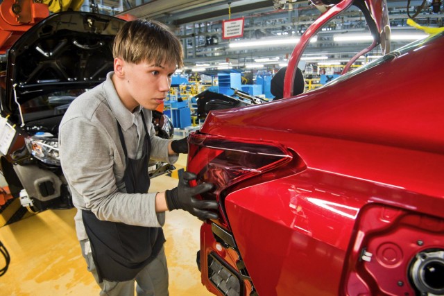 Автоэксперты рассказали, как подорожают автомобили в 2026 году: отечественные автомобили до 10%, импортные «китайцы» до 20%