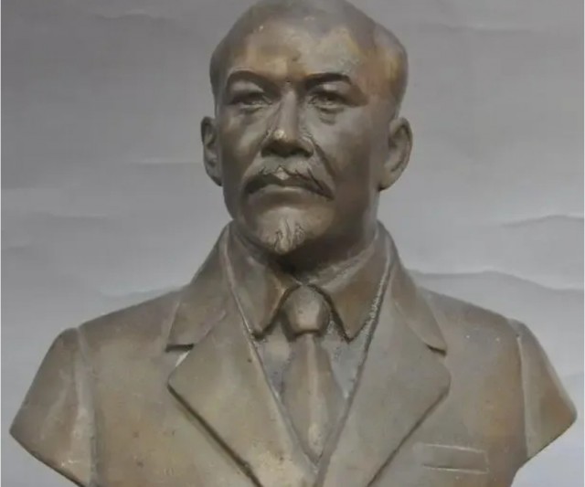 Курянка сделала скульптуру Путина