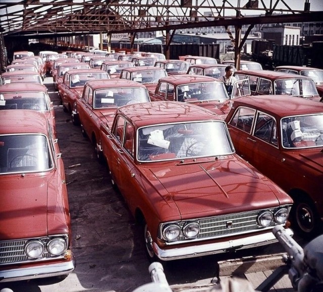 Фотохроника "загнивающего совка". Часть 11. Советские автомобили
