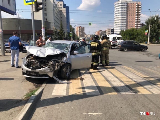 Ещё одна ТП в Челябинске протаранила скорую