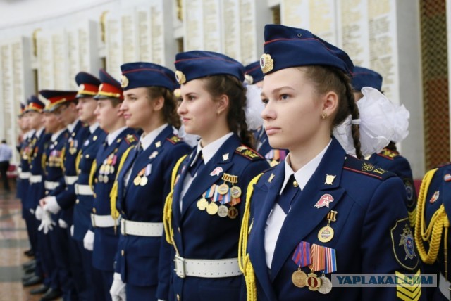 "Девочка, скажи нам, откуда у тебя столько медалек?"- "Добрый дядя командир дал"