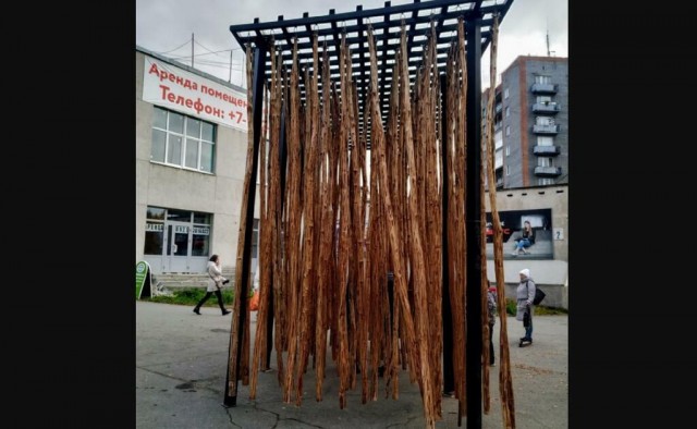 В Апатитах восстановлена газосветная вывеска кинотеатра «Полярный»!