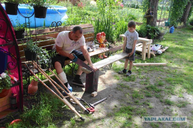 Столик во двор