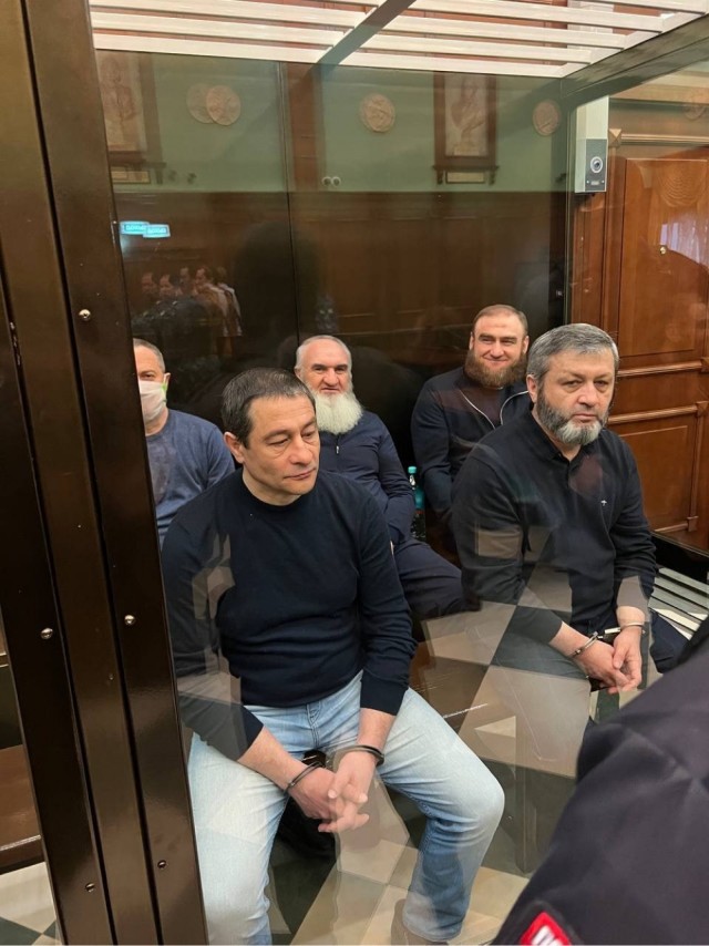 Экс-сенатора Арашукова и его отца приговорили к пожизненному заключению за убийства
