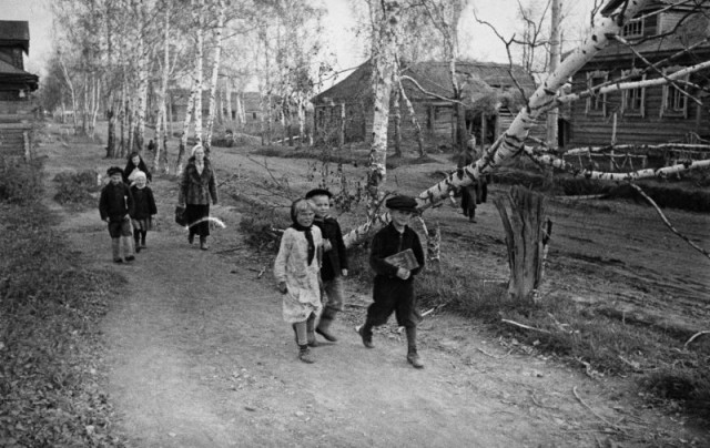 Про хождение в школу за 23 км и патриотизм
