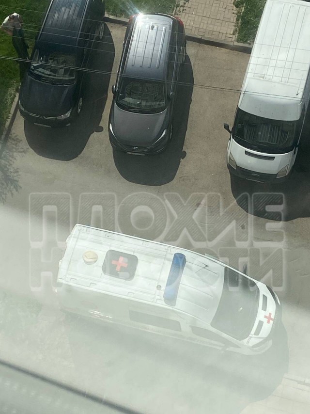 "Извиняйся с*чка, за всех моих парней, за всё, что п*здела про меня!"