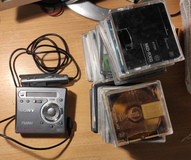 В 1992 году Sony объединила дискету с компакт-диском: мини-диск должен был заменить кассеты