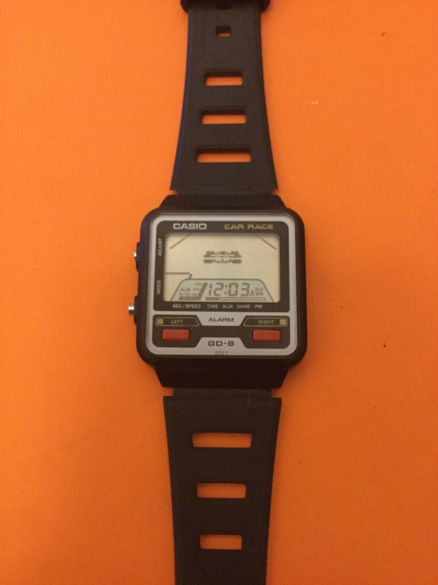 Парень откопал часы Casio BP-300 со встроенным тонометром