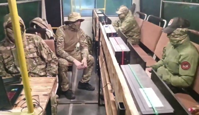 Гражданские фуры для подвоза боеприпасов