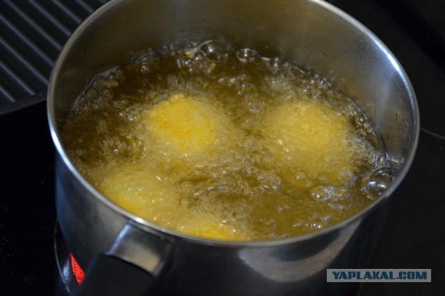 Мясо в кубе и картофельные шары