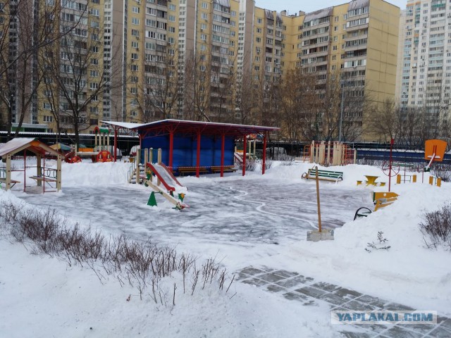 Поубирал снег