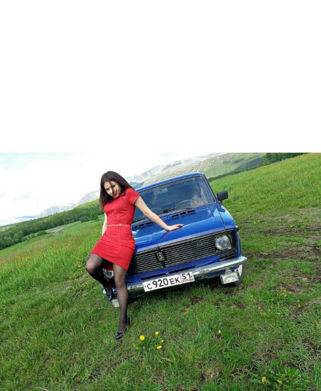 Светка, коза блин, фоткай давай, я же позирую