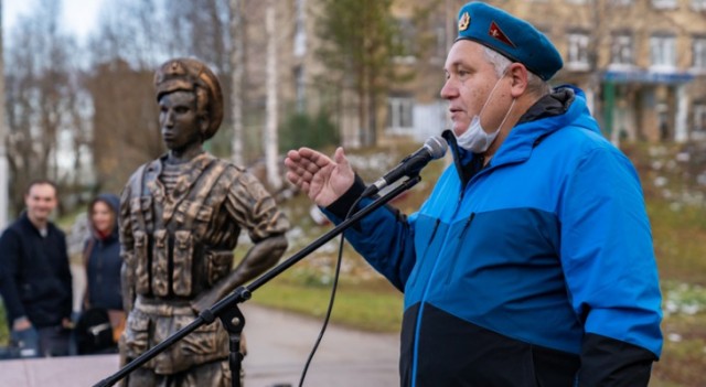 Весьма неоднозначный памятник десантникам