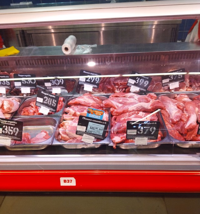 Испания, народ закупается продуктами