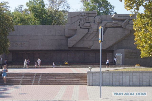 В Крыму расчленили памятник советским воинам