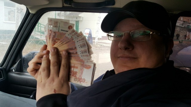Больше половины россиян предпочитают платить безналичным способом
