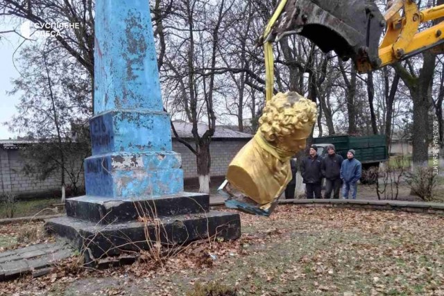 12 августа 1974 года вышел фильм "В бой идут одни старики"