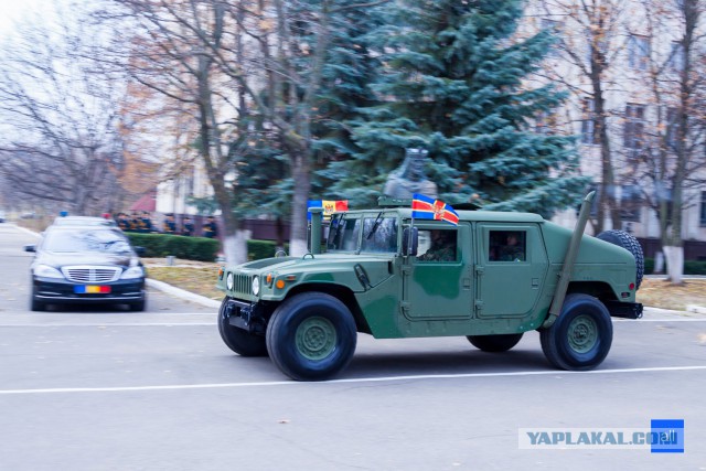 На центральной площади Кишинева появилась военная техника США