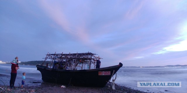 ⚡️ В Японском море браконьеры с северокорейской шхуны напали на российских пограничников, пытавшихся их задержать
