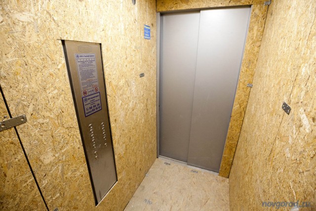 «Слабоумие»: питeкантропы разгромили лифт в новостройке Ярославля