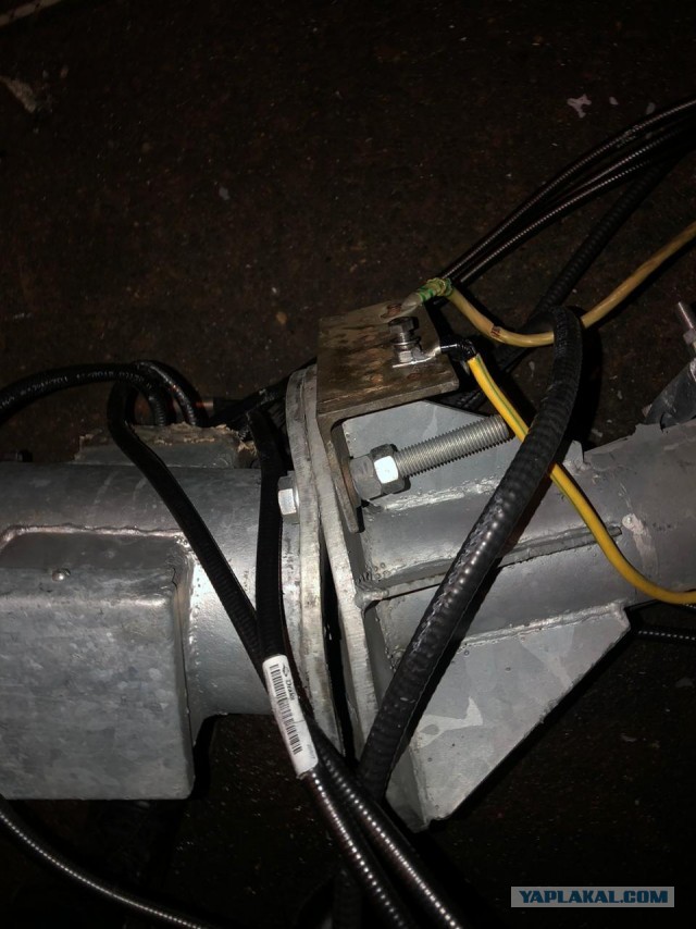 Двое рабочих сорвались с мачты связи в Москве и погибли