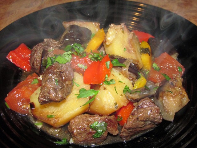 Горшки с мясом на удалёнке.