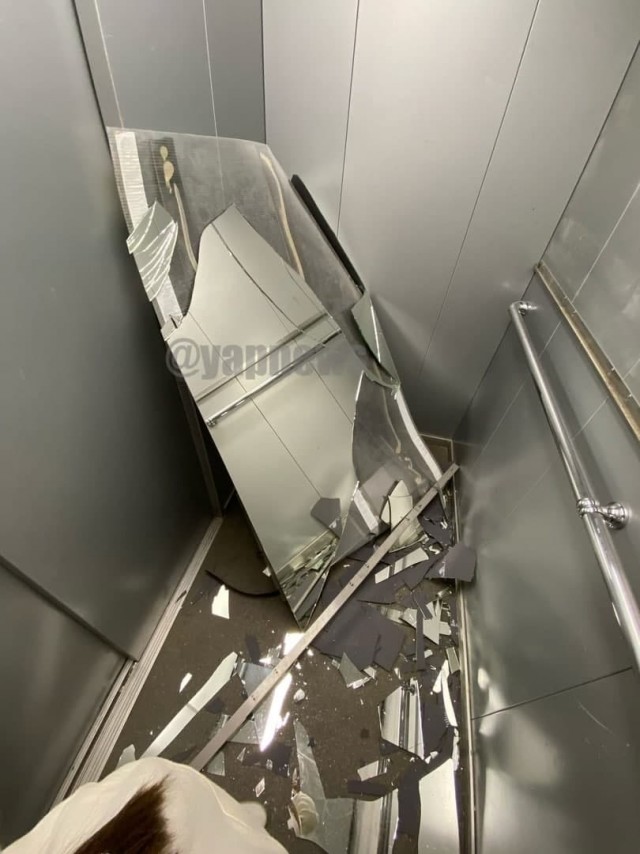 Драка в лифте