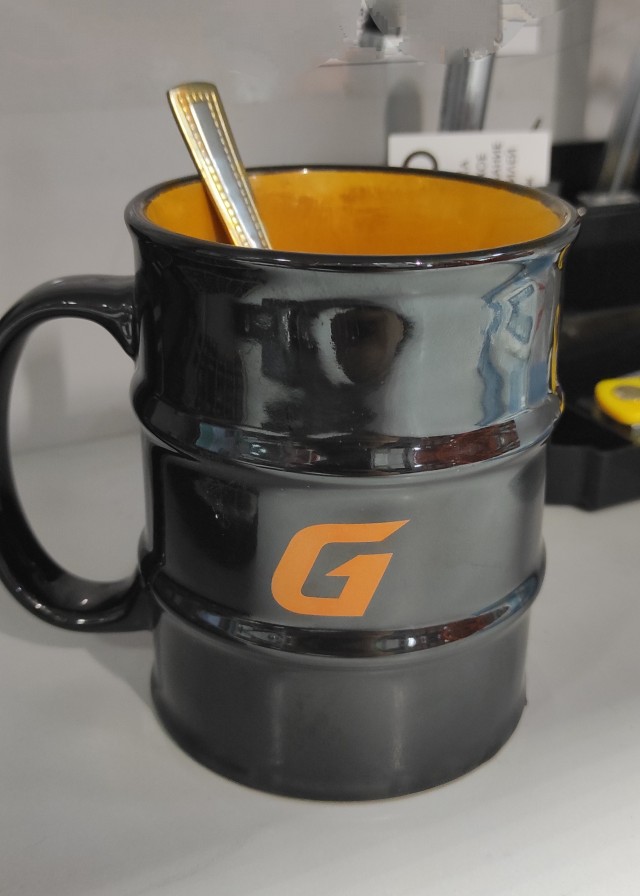 А из какой кружки вы пьёте на работе?