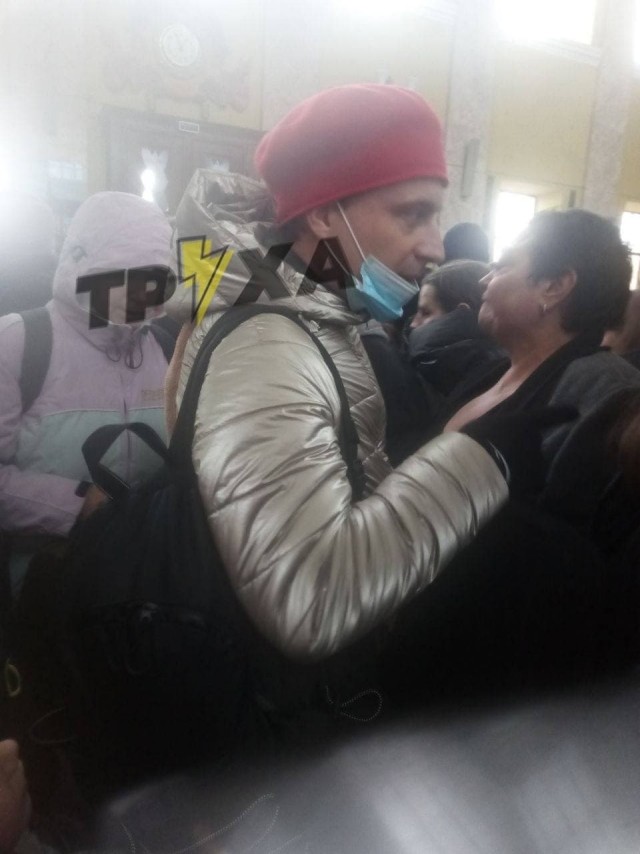 Бойцы «Азова» не выпускают гражданских