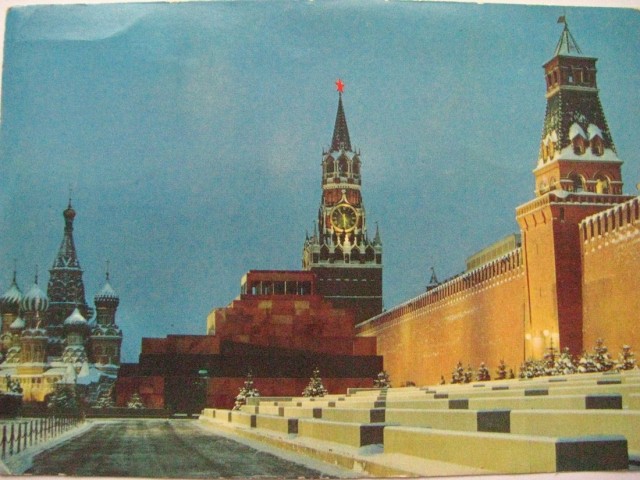 Почтовые открытки, марки, значки СССР, посвящённые дню 7 ноября
