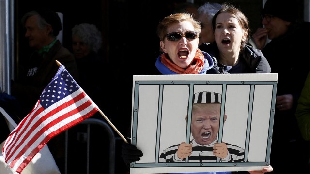 Трамп арестован
